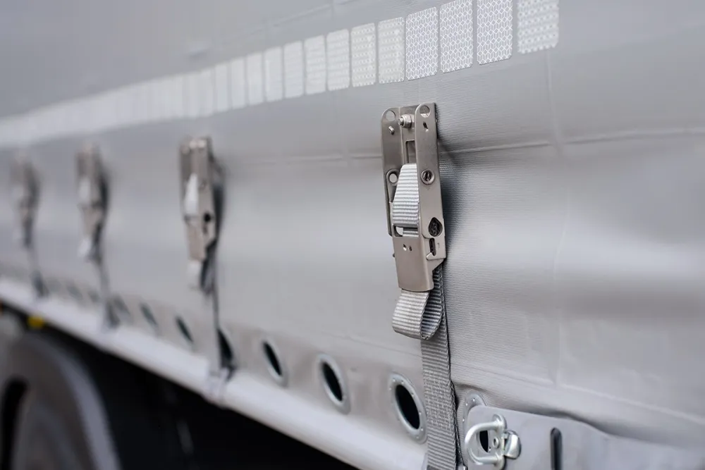 bache-de-camion-blanche
